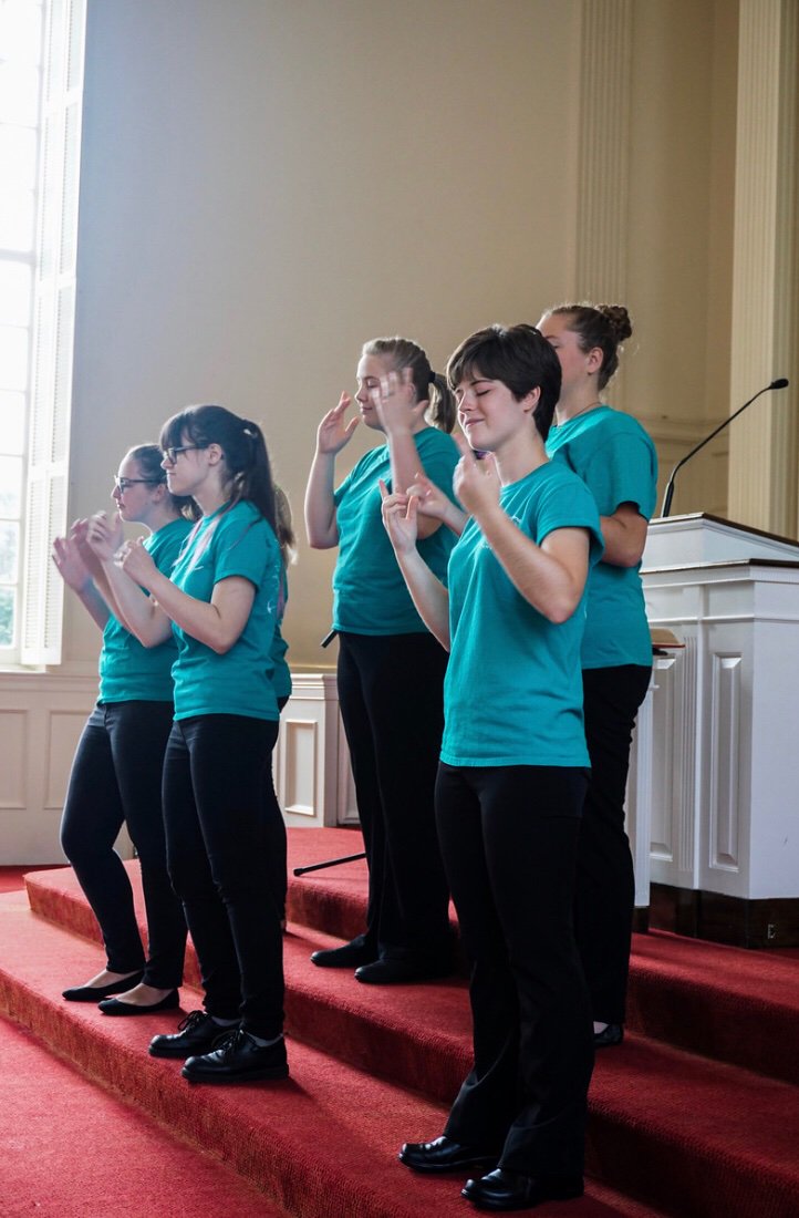 gwudoverlibrary's tweet photo. Did you know that the ASL program has been apart of GWU for over thirty years? Be sure to show your support by participating in the remaining events of Deaf Awareness week! 🤟
📸: Sign Choir, The Web Yearbook 1989
Joyful Hands, Jenna Shackelford; 2017
#ThrowbackThursday https://t.co/oYMGjsbVj1