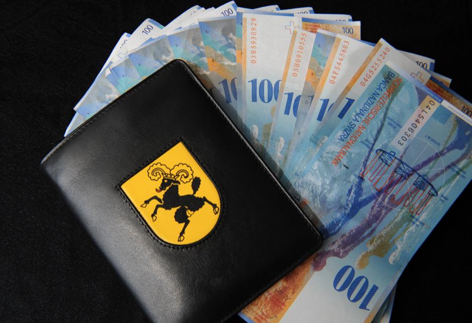 Der Kanton SH macht 43.8 Mio. Überschuss und will die Familien entlasten: Gut so! Wo aber bleibt die Offensive in der Bildung? Noch immer warten wir auf ein Gesetz für geleitete Schulen, ISF und auf konkurrenzfähige Löhne für die Lehrpersonen... Auf, auf Christian Amsler!