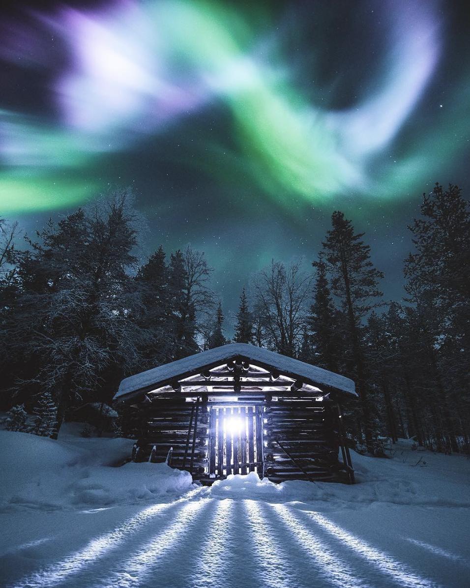 EarthPix's tweet photo. Arctic light show ❄️ Photo by @joonaslinkola https://t.co/llsM5qIrpZ