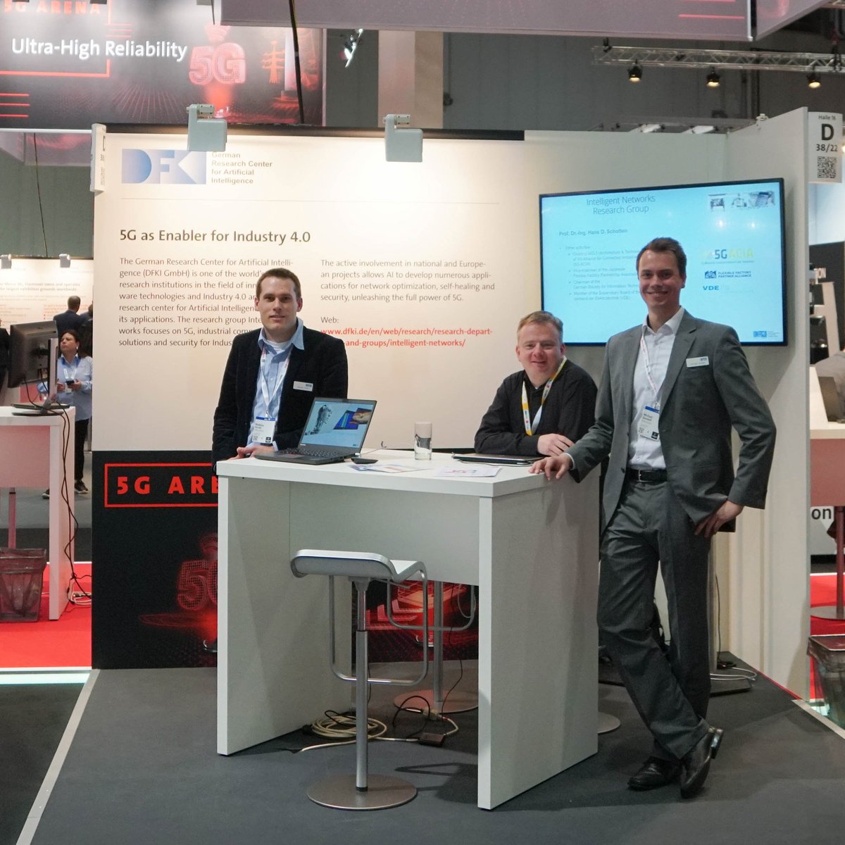 DFKI's tweet photo. Dank wichtiger #Forschungsprojekte hat #Deutschland gute Karten was #5G-Anwendungen angeht. Einige davon präsentiert das #IntelligenteNetze-Team des DFKI mit #5G_ACIA auf der @hannover_messe #HM19 in der 5G-Arena in H16 Stand D38. https://t.co/kLYTS6sevK @BMBF_Bund #Tacnet #Find https://t.co/bsP9702vkS