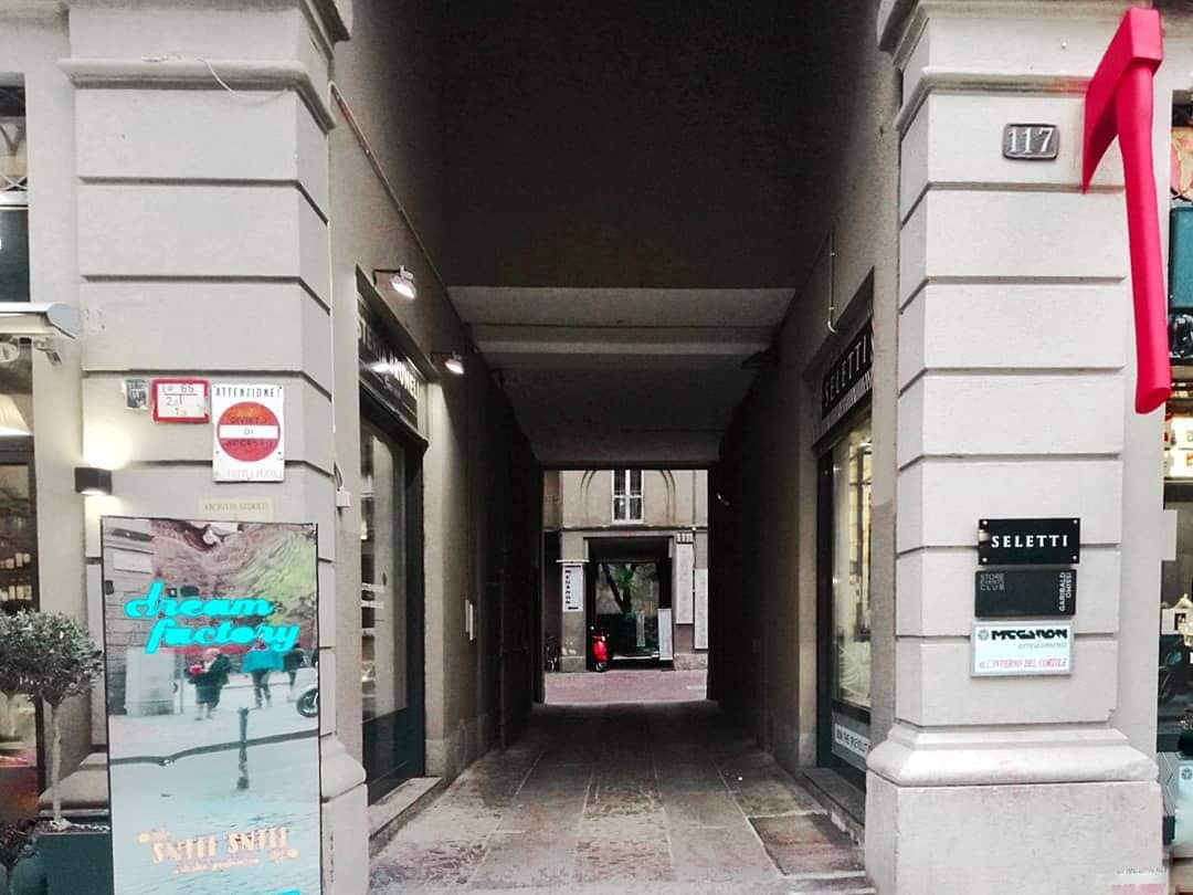 dreamfactorylab's tweet photo. #TheShining il ritorno: was #JackTorrance there? 😂
#MaxHuges per #Seletti !

#fuorisalone #salonedelmobile #milanoartweek #miart #Milano #corsogaribaldi #streetphoto #streetphotography #design #designweek #milanodesignweek #breradesigndistrict #breradesignweek #art #arte https://t.co/xDY6blu1D8