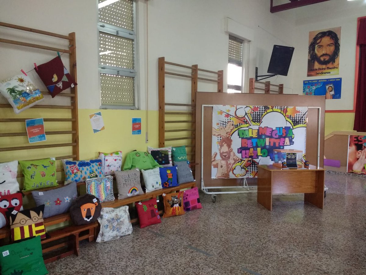 D_MaestroTorres's tweet photo. Estamos actualizando la #Biblioteca... ¡Mirad que preciosidad! En breve colocaremos los cojines que las #familiasdivino han elaborado. ¡Muchas gracias a tod@s! #RmodelARTS #IDYENSEÑAD https://t.co/ZEms6eplUz