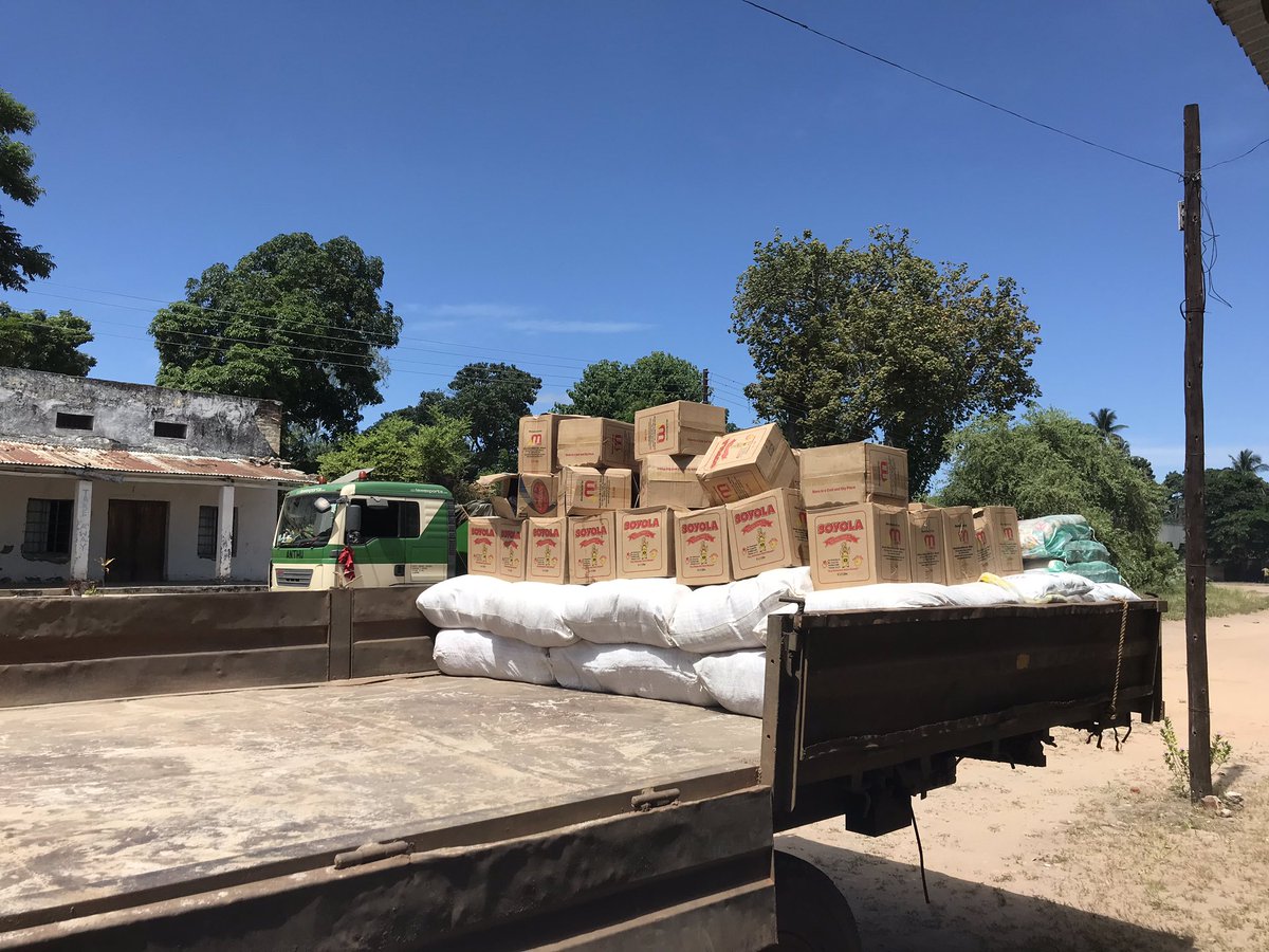 mariebjerre's tweet photo. Her til morgen er kontoret i Mangochi, Malawi blevet fyldt med mad og sanitetsudstyr til hundredevis af ofre for #Malawifloods2019 og #IdaiCyclone. Uddeling i dag og næste uge. https://t.co/VciRaQH38p