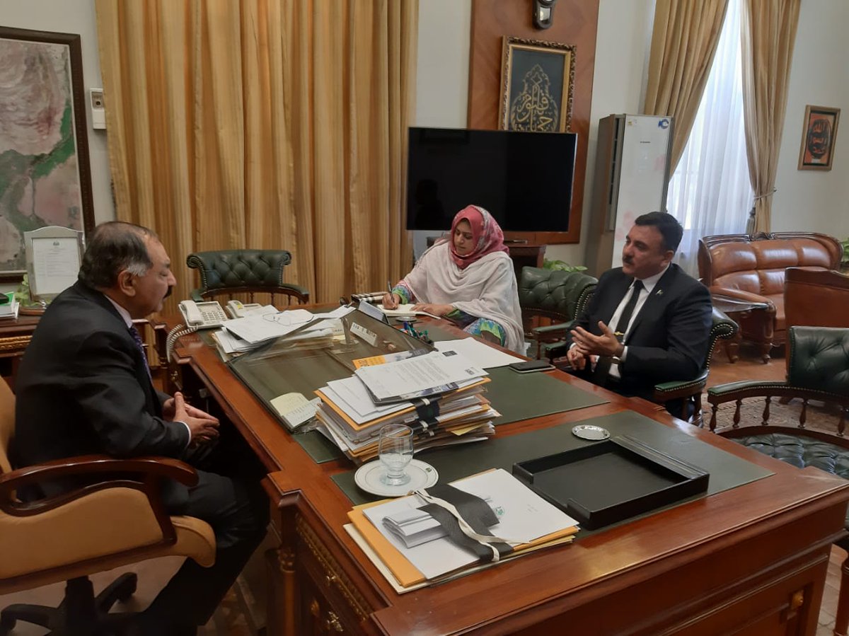 IslamicReliefPK's tweet photo. IRP's team called on the Honorable Governor of Balochistan, Justice (R) Amanullah Yasinzai and briefed about our interventions. Together with the Gov of Balochistan and other stakeholders, issue of #ClimateChange can be tackled through climate sensitive planning and action. https://t.co/S2fbEQLYSZ