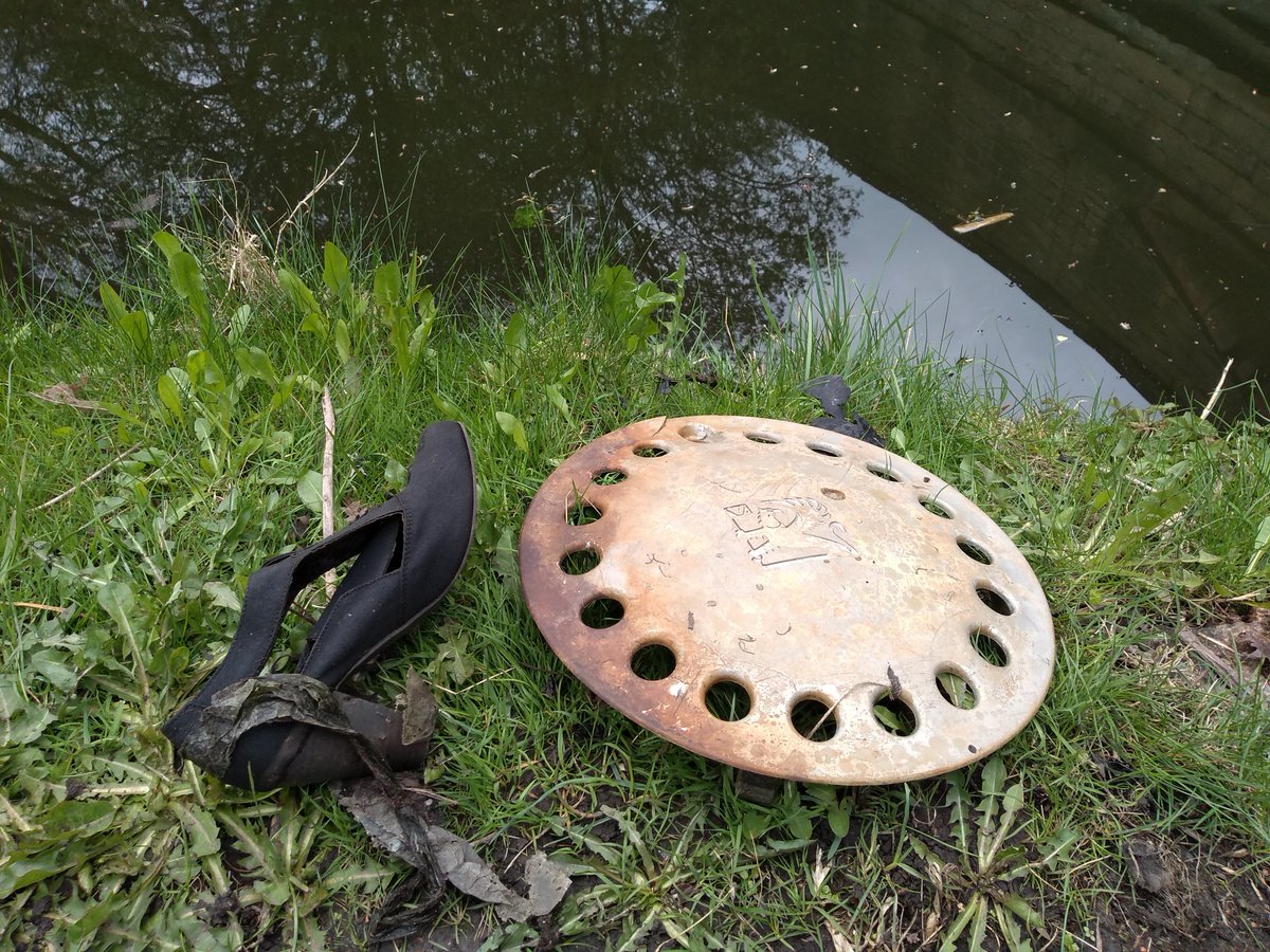 Walked along the canal today and picked up a few thing, it's still beautiful down there but unfortunately it's one of the most trash filled places in Leeds.  

#TrashTag #Kirkstall #CleanUp #Environment