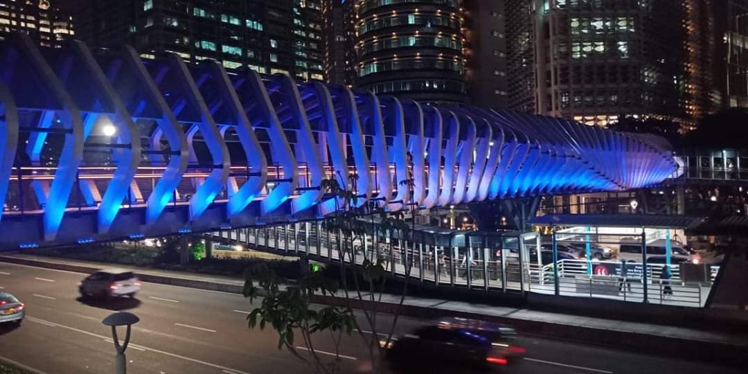 HariNugie's tweet photo. Because We Care
Pemerintah Provinsi DKI Jakarta berpartisipasi mendukung World Autism Awareness Month, selama 2 minggu JPO akan berwarna biru.
LIGHT IT UP BLUE....
#WorldAutismAwarenessDay
#WorldAutismAwarenessMonth
#LightItUpBlue
#Sayitwithcolor
#BinamargaDKI https://t.co/z7IVjJmgN0
