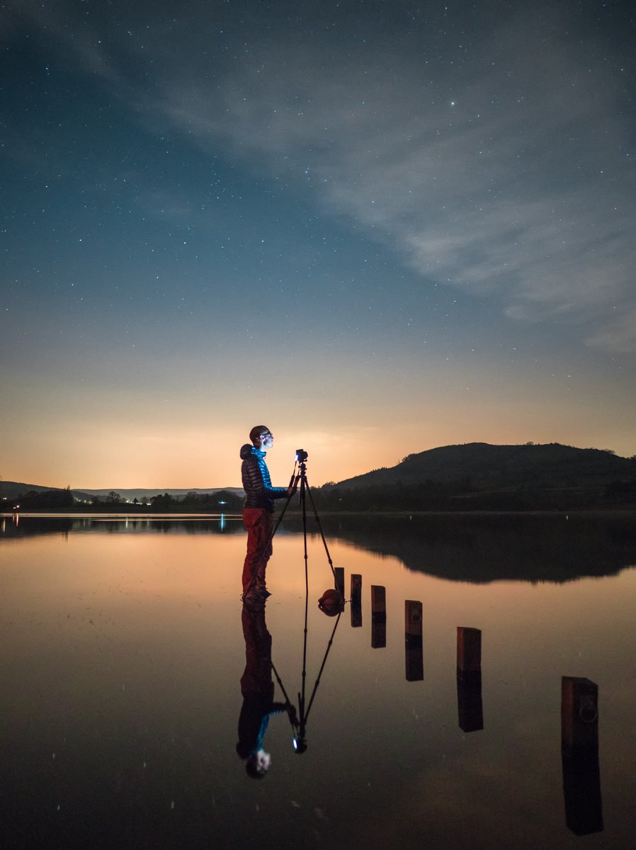 This weeks @Grant_Hyatt portrait from the still waters of Llangorse Lake underneath the stars...very romantic!
#DarkSkyWeek #Breconbeacons #Astrophotography #LumixG9