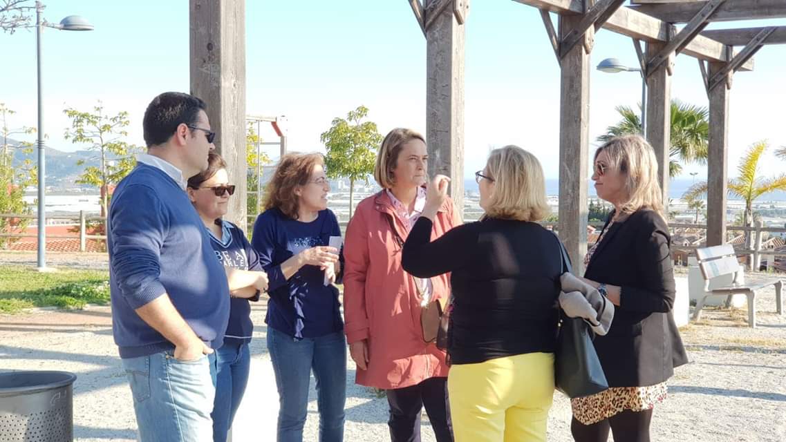 PP_Motril's tweet photo. ✅ Seguimos recorriendo nuestros barrios y hablando con nuestros vecinos.
➡️ Nuestra  portavoz y candidata a la alcaldía de Motril @LGarciaChamorro, visita el Balcón De San Fernando. https://t.co/LShYKpTafN