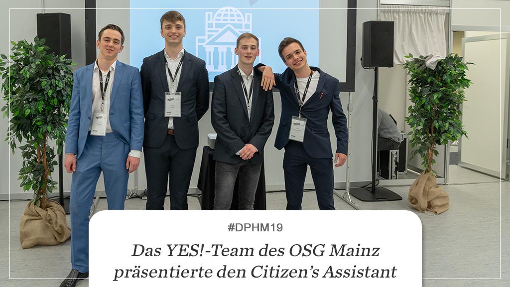 ZBW_news's tweet photo. #DPHM19 #Dataport Auch ein Team des ZBW-Schülerwettbewerbs @yes_summit durfte seine Idee für erfolgreiches e-Government bei der Dataport Hausmesse vorstellen: den Citizen's Assistant https://t.co/7Kar9CwyzJ https://t.co/hlyE6Jz5WA