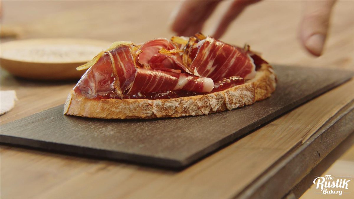 TheRustikBakery's tweet photo. Hay clásicos que no pasan de moda y esta #TostaRustik con jamón serrano es uno de ellos. 😋 https://t.co/sHWgfUzAB1