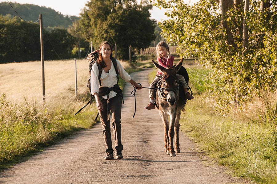 [Compostelle en famille ? 👨‍👩‍👧‍👦]
Aurélie et Laurent ont parcouru l'été dernier le chemin vers Compostelle avec Eva, 4 ans et Maxime, 2 ans. 
Une expérience inoubliable qu'ils nous racontent !

▶️ bit.ly/compostelle-fa…

#compostelle #famille #ultreia