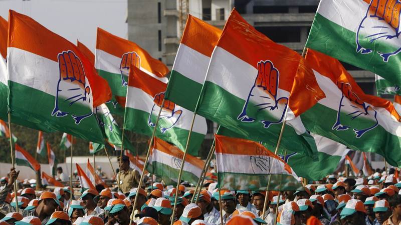 sandeshnews's tweet photo. શું તમે જાણો છો? ગુજરાતમાં કોંગ્રેસના 26 ‘મૂરતિયા’ કોણ છે, આ રહ્યું આખે આખું લિસ્ટ! : https://t.co/VPucIblbMO 

#LokSabhaElection2019 #Election2019 #GujaratElection2019 #ElectionWithSandesh #Congress #CandidateNames https://t.co/PuPjgkc1zM