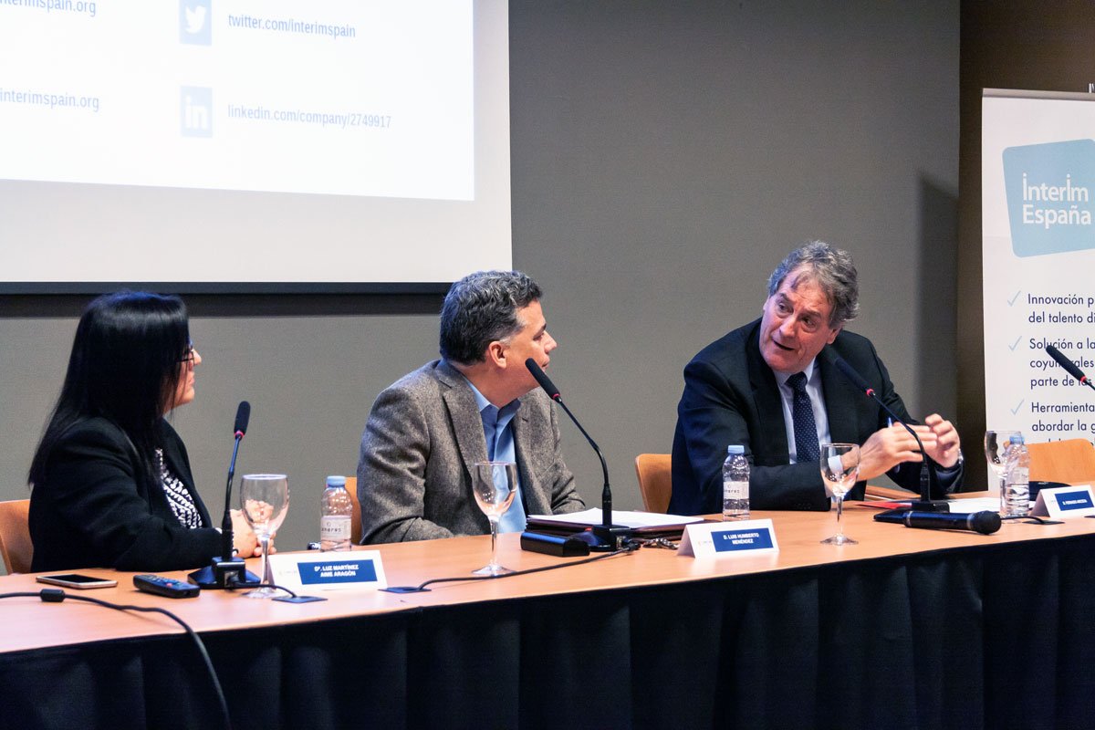 Interimspain's tweet photo. Os dejamos una reseña de la jornada “Incorporar talento innovando”, celebrada en colaboración con la @CEOEAragon donde hemos presentado el #ForoInterimManagementAragon. 📍https://t.co/0CE0cmAdrm #interimmanagement #interimmanager #foroAIMEAragon #foroIMAragon #asociadosAIME https://t.co/fAf5ULp5if