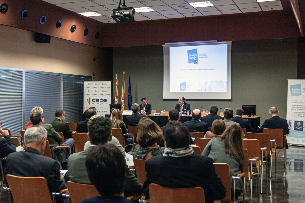 Interimspain's tweet photo. Os dejamos una reseña de la jornada “Incorporar talento innovando”, celebrada en colaboración con la @CEOEAragon donde hemos presentado el #ForoInterimManagementAragon. 📍https://t.co/0CE0cmAdrm #interimmanagement #interimmanager #foroAIMEAragon #foroIMAragon #asociadosAIME https://t.co/fAf5ULp5if