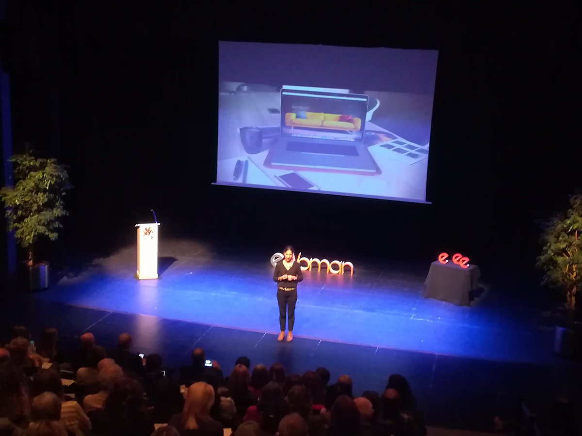 emporda_info's tweet photo. 🙆🏻♀️ @DianaBallart, CEO i cofundadora de #ChupaChip, projecte que l’ha fet mereixedora de múltiples premis a escala nacional i internacional, parla des de l’escenari de l’#eWomanEmporda de «Instint emprenedor» https://t.co/xS93wik6S0