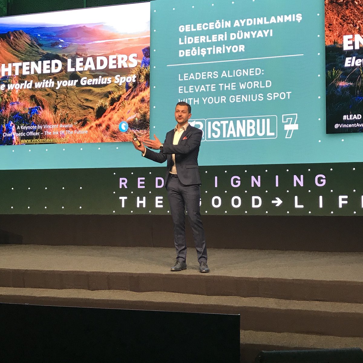 “Geleceğin Aydınlanmış Liderleri Dünyayı Değiştiriyor” mottosunu Chief Poetic Officer Vincent Avanzi’den dinliyoruz.