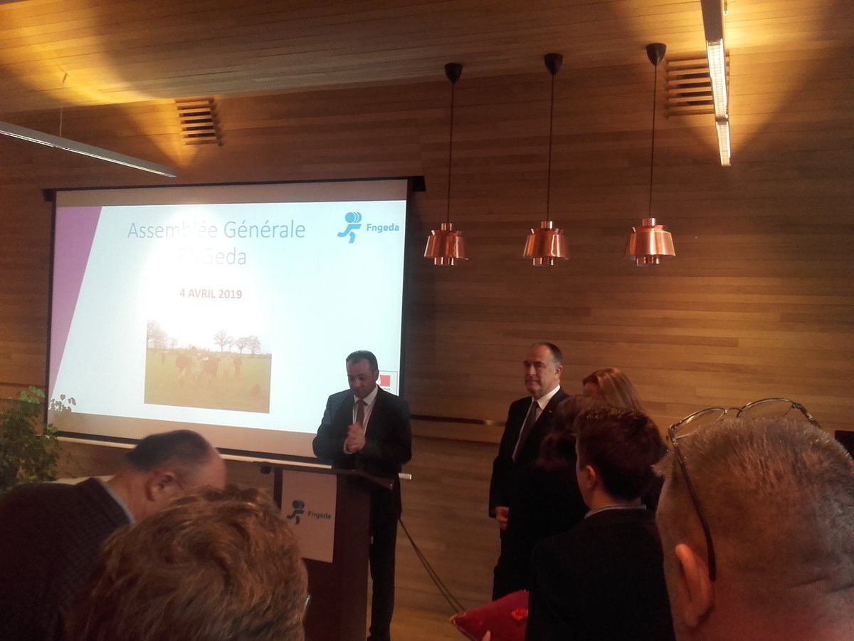 <a href="/ResAgri56/">Rés'Agri 56</a> à Paris pour l'AG FNGEDA <a href="/Frgedabretagne/">Frgeda Bretagne</a> #forcedesgroupes #agriculture   en présence du Ministre <a href="/dguillaume26/">Didier GUILLAUME</a> - Remise des insignes d'Officier de la Légion d'honneur à <a href="/KarenSerres1/">Karen Serres</a> 
Bravo pour ses engagements au service des groupes de développement!