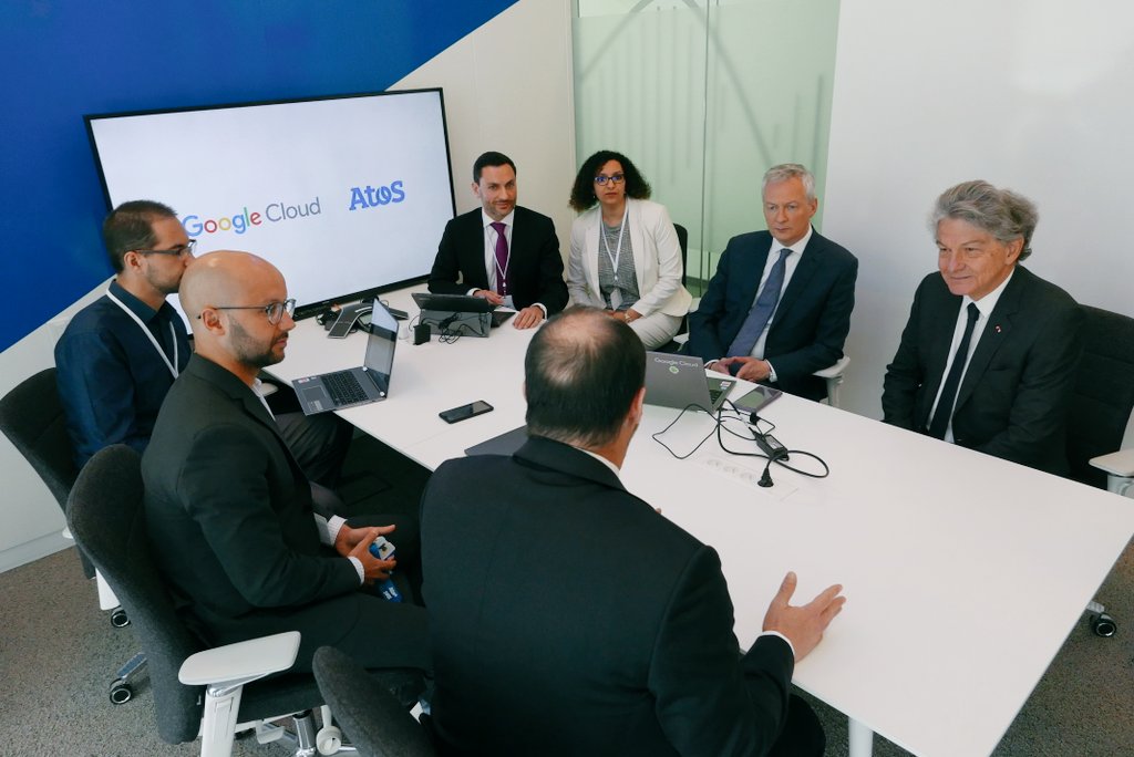 BrunoLeMaire's tweet photo. Inauguration avec @ThierryBreton du laboratoire d'intelligence artificielle d'@AtosFR à Bezons, symbole de la réussite française dans l'#IA. L'intelligence artificielle fera le partage entre les gagnants et les perdants de la mondialisation. https://t.co/K5qRsouNVk