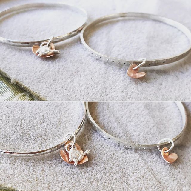 ZoeRuthDesigns's tweet photo. These two lovely bangles were made by a mother and daughter only bangle workshop at @no.56.kibworth last Sunday. Such beautiful and unique bangles which will always remind them of the fun they had making them π #zoeruthdesigns #handmadebangles #banglβ¦ https://t.co/cNfXOSO6Lu https://t.co/kCudLz7zDa
