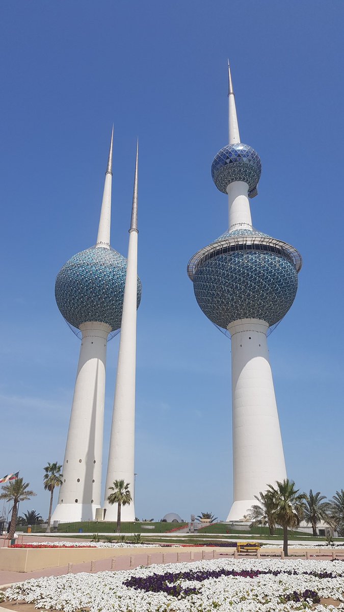 Meloquin_'s tweet photo. National holiday here in Kuwait, sightseeing opportunity before heading off, managed to finally get the #geocache with my customer (good friend now!) ! #workcaching https://t.co/Bza0lPMzEO