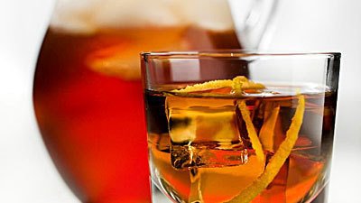 Vermouth - neat or on the rocks - we love it.
Served at the right temperature, without any ice, vermouth drunk neat can shine as an aperitif and is excellent matched with all kinds of flavours and textures.
#australianvermouth #ice #vermouth #neat #ontherocks #thebookofvermouth