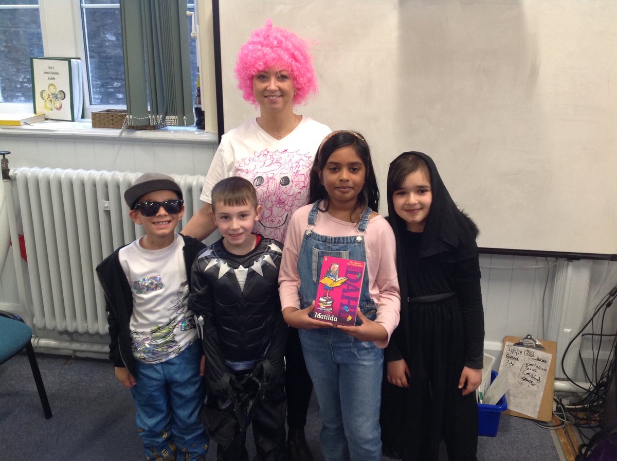 BKimber_LPS's tweet photo. Celebrating #worldbookday2019 in Year 3 @LansdownePS https://t.co/u3izWys0D4