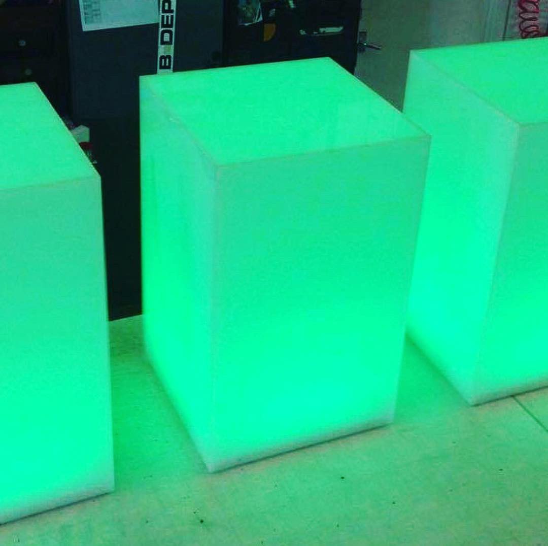 KingsPlastics's tweet image. We also manufacture illuminated cubes and fabrication work here in our factory! Get in touch!
#bristolsigns #signmakers #illuminatedcubes #cubes #acrylic #acrylicboxes #ledboxes #exhibitionstanddesign #standdesign #fabrication #kingsplasticsltd #makingsignsfor70years #lovesigns