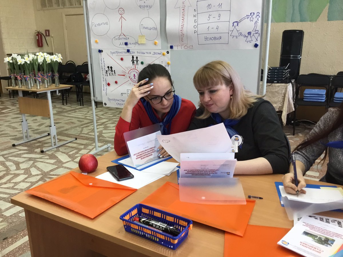 OlgaKo17's tweet photo. #Лесной #Стажировка2019 #ШколаРосатома Перед стажерами поставили непростую задачу: нужно связать события в едино. Готового ответа нет - придётся хорошенько подумать...
#ИОМ #Маршрутнаясистема https://t.co/qkpMpluklf