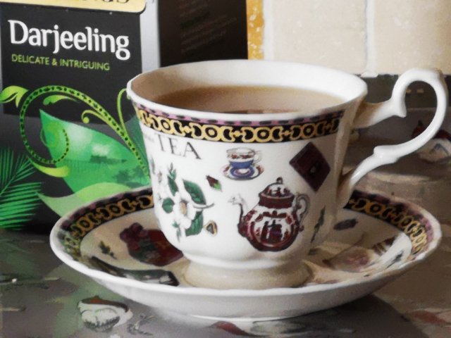 HenseyJean's tweet photo. Number 19 out of 70 facts published by #WiganObserver @WigToday to coincide with the age of HRH. "The Prince's favourite tea is Darjeeling with honey ๐ฏ & milk๐ฅ"..oops I forgot the honey ๐คฃ Seriously though had a "once-in-a-lifetime" day, meeting a Prince & shaking his hand ๐ https://t.co/gl5DBSg3P6