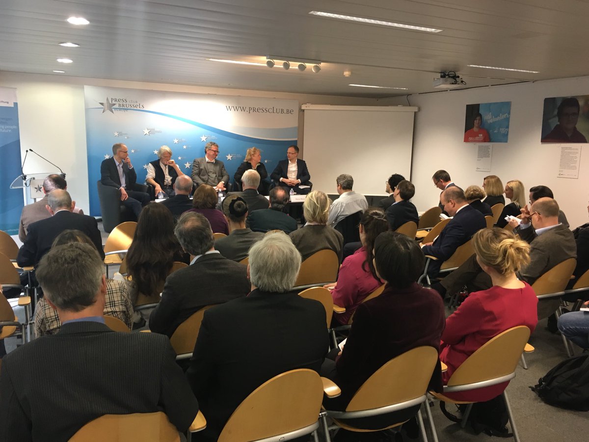 PressClubBXLEU's tweet photo. « This is not (only) a book (launch), but also a #SmartDemocracy process » says ⁦@KalypsoNicolaid⁩, one of the « Twelve stars - Philosophers Chart a course for Europe » authors ⁦@BStBrussels⁩ ⁦@BertelsmannFdn⁩ https://t.co/5J3Iq1dvSk