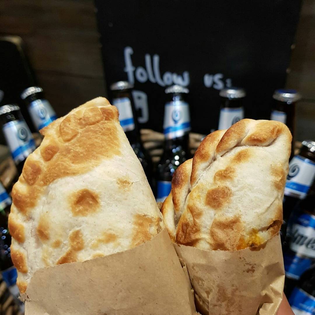 ChangoEmpanadas's tweet photo. All of our traditional Argentine #empanadas are handmade using the finest natural ingredients before being oven-baked to perfection. Get yours today at @FineFoodMarkets and Farringdon Market, you know you want to! π₯ #LetsGoChango (Photo: Insta - LondonMunch) https://t.co/K9WEqn8z3P