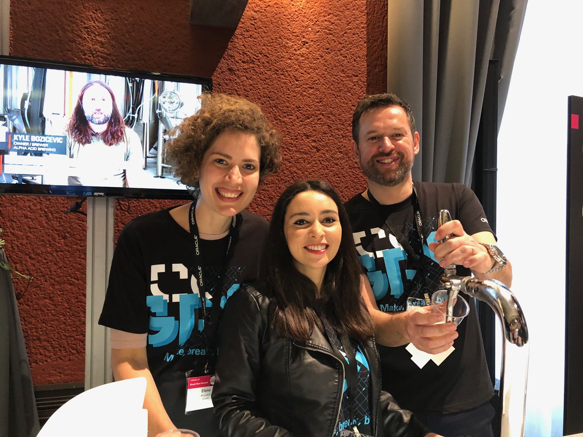 lindabronson's tweet image. #oraclecode Rome Blockchain beer! ⁦@groundbreakers⁩