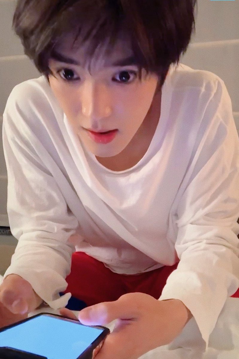 flavor_lime's tweet photo. 190403 V앱 태용 https://t.co/Kk6zVYAuSS