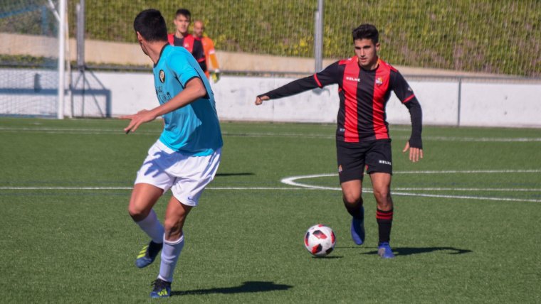 EsporTGNDigital's tweet photo. ⚽ #3div5 | El @ReusBCambrils jugarà dissabte a les 17.30 hores al camp del @UELlagostera, colíder de la lliga amb 69 punts. Els roig-i-negres, amb ganes de seguir fent soroll sobre la gespa 👉 https://t.co/GJDrmzl4JX #CFReusBCambrils #CFReusB https://t.co/cOgkX21YkX