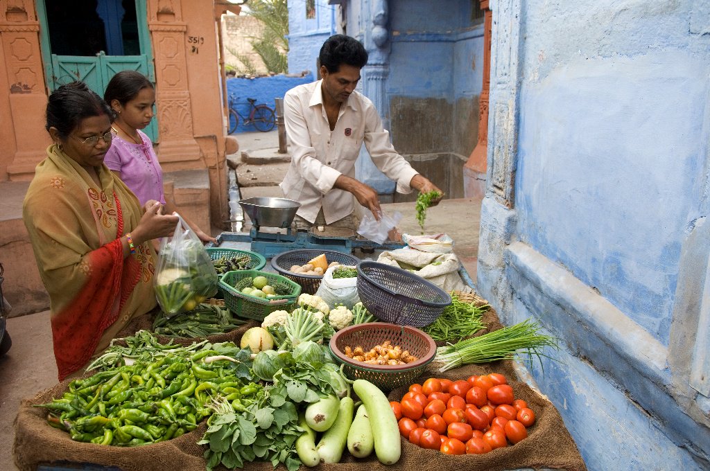 "A menu of integrated policy interventions across whole #foodsystems, internationally &amp; within countries, is essential to support the radical shift in #diets needed to optimise human &amp; protect #planetaryhealth" N Forouhi &amp; N Unwin comment on diet #GBDStudy hubs.ly/H0hjdvM0
