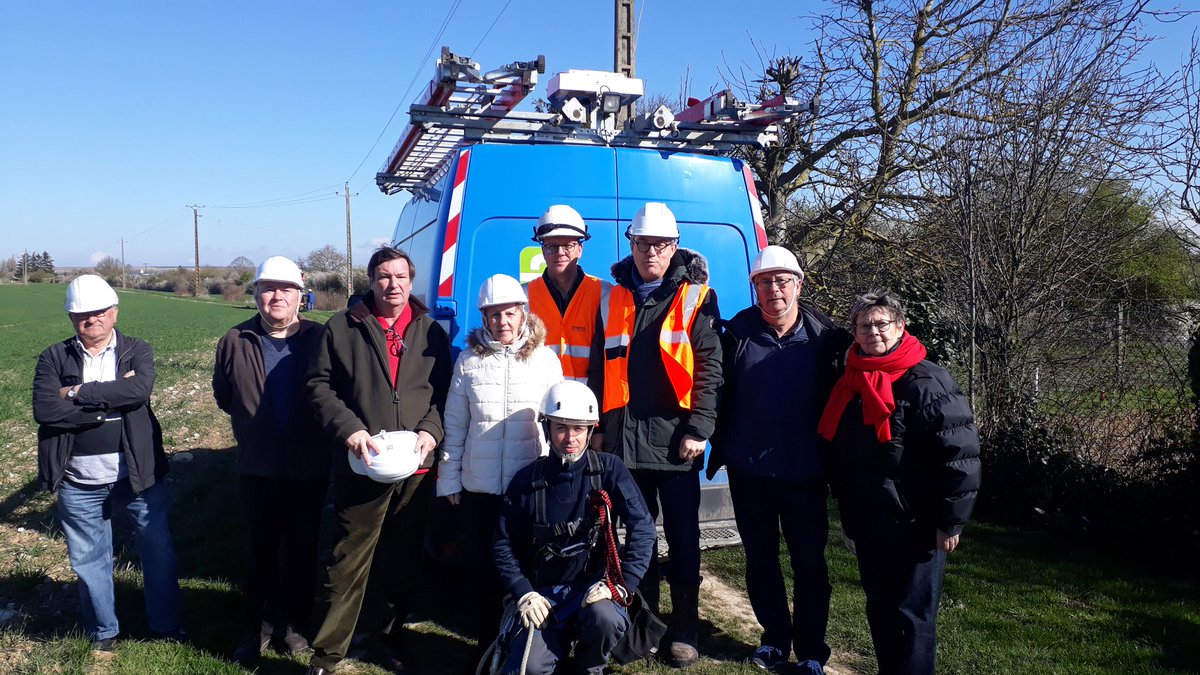 AWeberGuillouet's tweet photo. Visite de chantier @enedis_picardie ce matin dans le secteur de #château-Thierry à Coincy. Les techniques d'entretien de réseau #électricité présentées aux maires et élus présents. #Maintenance #ServicePublic. Merci à @ThScarceriaux pour cette belle organisation https://t.co/XxmXyaLRJ2