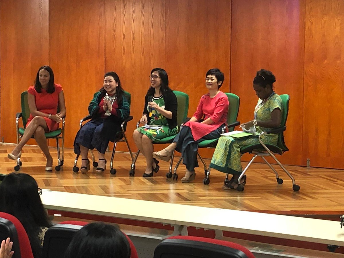 Great to moderate all #women panel on #inclusive #innovation at #YouthCoLab with <a href="/Citi/">Citi</a> <a href="/SapaOchau/">Sapa O'Chau SocEnt</a> @undpsolomon - sharing exp on how to work with &amp; for #marginalised groups #gender #youth #PWD #LeaveNoOneBehind <a href="/CarenLee_Citi/">Caren Lee</a>