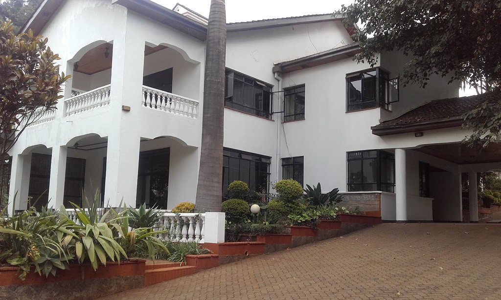 lantanagents's tweet photo. #5Bedroom house in #Nyari Estate to let. Conveniently located 10 minutes from Village market, UN and embassies, German school, Rosslyn Academy and gas stations. It has mature garden, cabro-paved drive, perimeter wall with electric fence and garage for two.#Rental 450k https://t.co/98d9JfW3mF