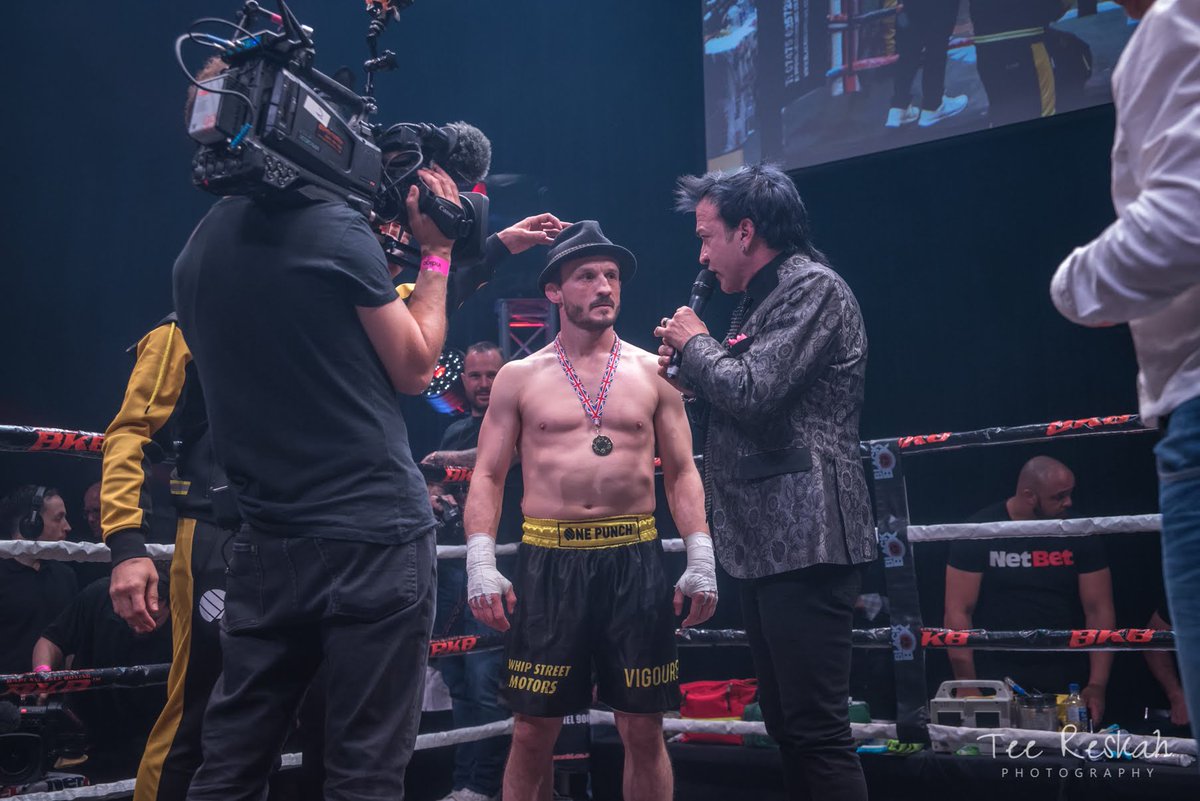 bkb_official1's tweet photo. @One_Punch AT #BKB16 WITH @robinblackmma ๐
WATCH THE WHOLE SHOW AGAIN WITH @FiteTV
NEXT SHOW.... #BKB17 8/6/19 @TheO2
#UKBKB #PROBKB #BAREKNUCKLEBOXING
https://t.co/XbtpzxapBx https://t.co/h4ANcYNtae