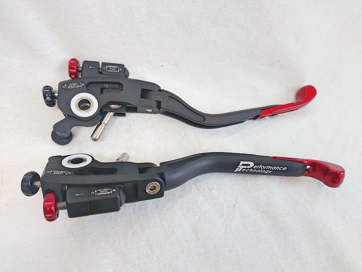 imotorcycleJP's tweet image. DUCABIKEのレバーをご紹介🙌

魅力満載のダブルアジャスタブルレバーは、先端の長さ、レバーの位置やブレーキタッチを路面状況等に合わせて細かく変えられる優れ物！

特別感のあるボックスに入ってのお届です。ぜひ適合チェックしてみてね☺

#Ducabike #PerformanceTechnology #ducati #ドゥカバイク