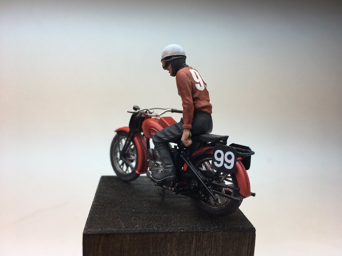 doidaiku's tweet photo. タミヤBSA&レーサーフィギュア完成です。
軍用BSAをダートレース仕様にしました。
Zippさんのアドバイス通りナンバーは前後に。
35バイクの制作は大変でしたが、このサイズ感は最高です!
#Zippさん35バイク写真集発売決意記念
#SWASHDESIGN
#ネロオリジナルス https://t.co/YVAuzIuqz8