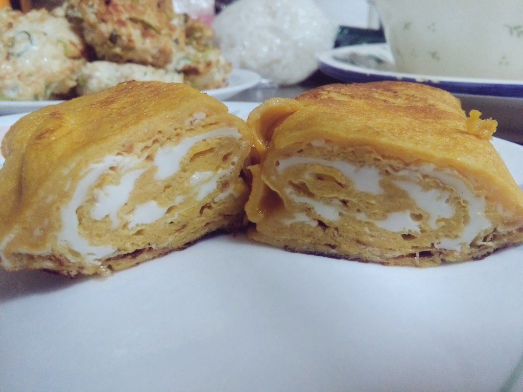 Senzannotami721's tweet photo. キャス中に思い立って作った厚焼き玉子ですどうぞ https://t.co/sgFKiIaXY7