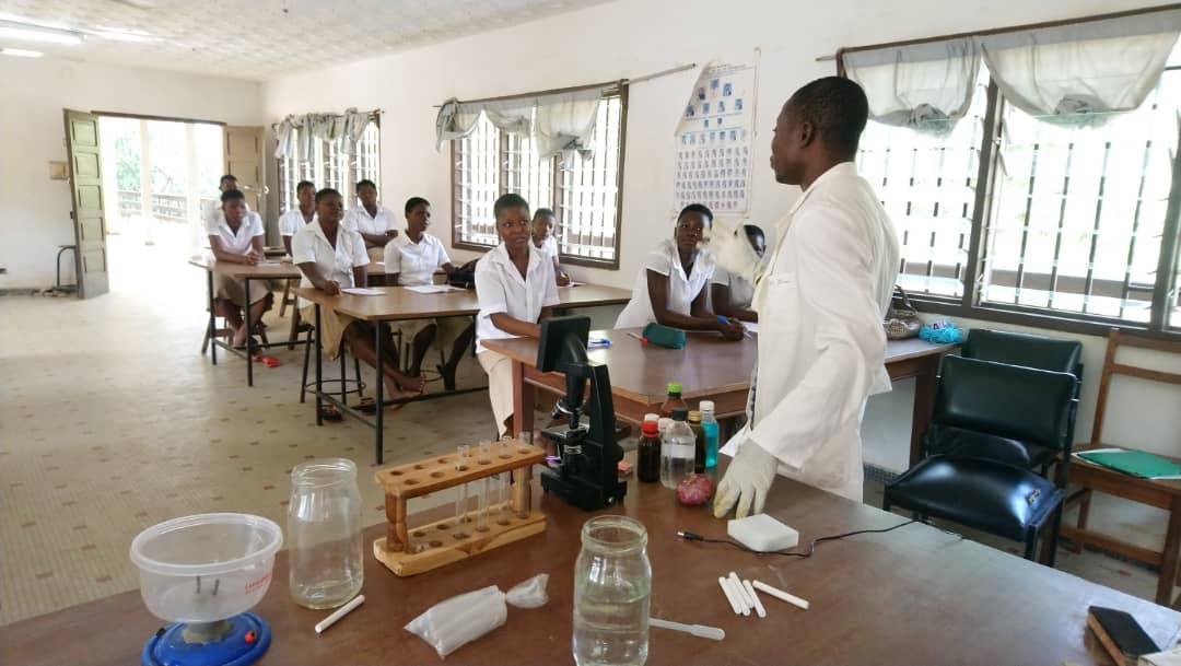 ABDBAMBA112's tweet photo. @FemaleTechCamp cette 6ème édition est axée sur la #démocratisation des TIC. @e2ctogo , @USEmbassyLome , @zackbawa , @nadegeafoutou avec les #ruralnanatech investissent les contrées reculées. #jeunes #filles aux avant-postes https://t.co/fhm7wfarP8