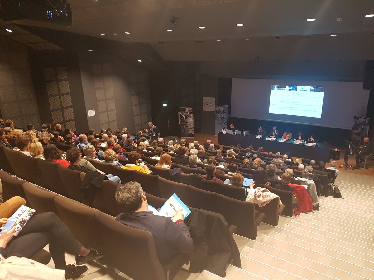 aurelebrossard's tweet photo. #IAE : nous sommes des défricheurs, détecteurs des besoins, des acteurs de l'innovation sociale,... Comment être plus fashion ? Comment être mieux connus? #ESS #fairesavoir #fairevaloir #EUST https://t.co/YRkqE7PFLo