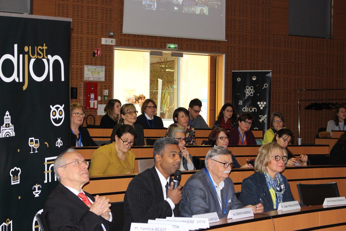 justdijon's tweet photo. #justdijon to connect
En direct de #DijonMétropole pour la visioconférence internationale #CatelVisio, 2 projets phares du @CHUDijon présentés : #ReadapTIC (bâtiment de soins connecté) et #DiVa (suivi post-AVC et post-infarctus). En savoir plus : https://t.co/IsaUP3FfrS https://t.co/SiSB82Qpxw