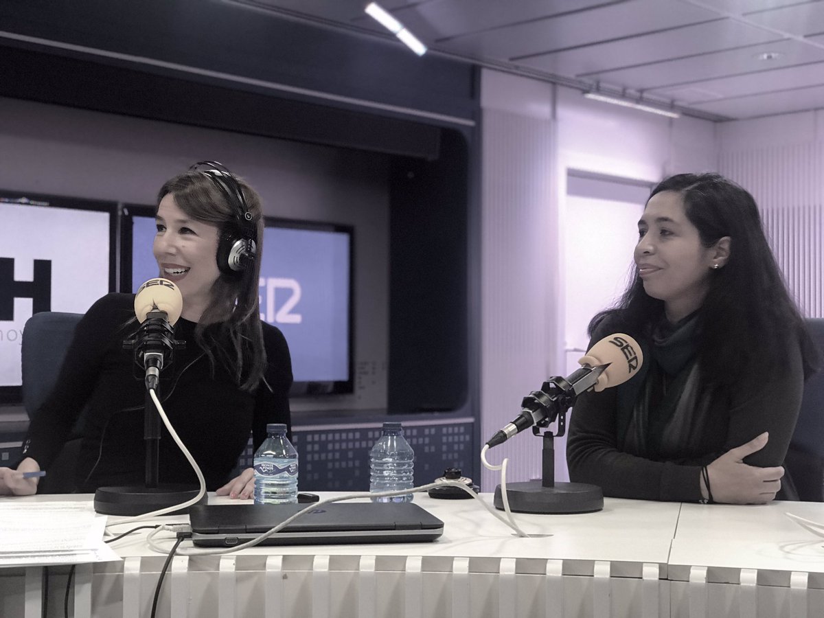 HoyPorHoy's tweet image. Edith Espínola es empleada de hogar, ha venido a las @Chicas:

“Este trabajo es la esclavitud de este siglo. Y tenemos que cambiarlo. Si estás luchando por la igualdad, para que todo sea mejor, no puedes ser hipócrita y no tener a tu trabajadora en buenas condiciones”