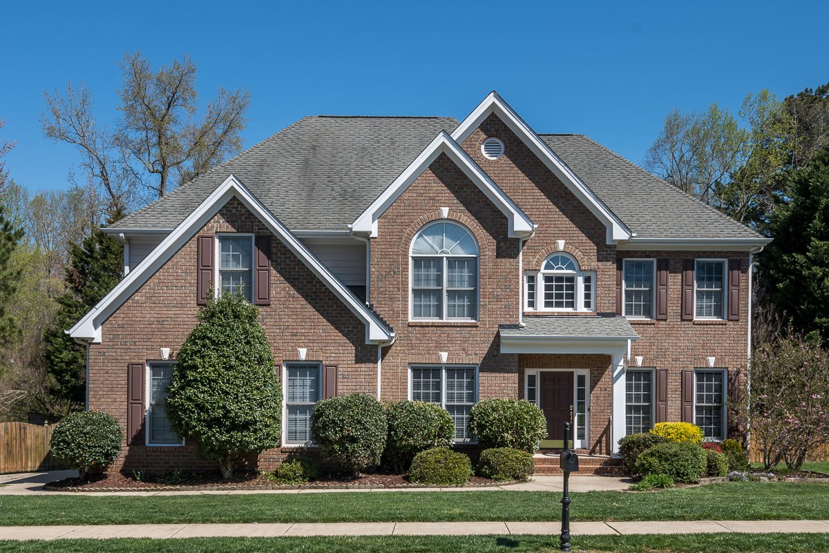 HomeSweetHeidi's tweet photo. 5 bedrooms, 3 baths, over 3,200 sq ft. Fresh paint + carpet and new granite. TONS of storage. You have to see it to believe it and I'd love to show it to you (919)946-3292 or Heidi@HomeSweetHeidi.com
Proudly marketed by @BHHSCarolinas https://t.co/ykWGjelmTM