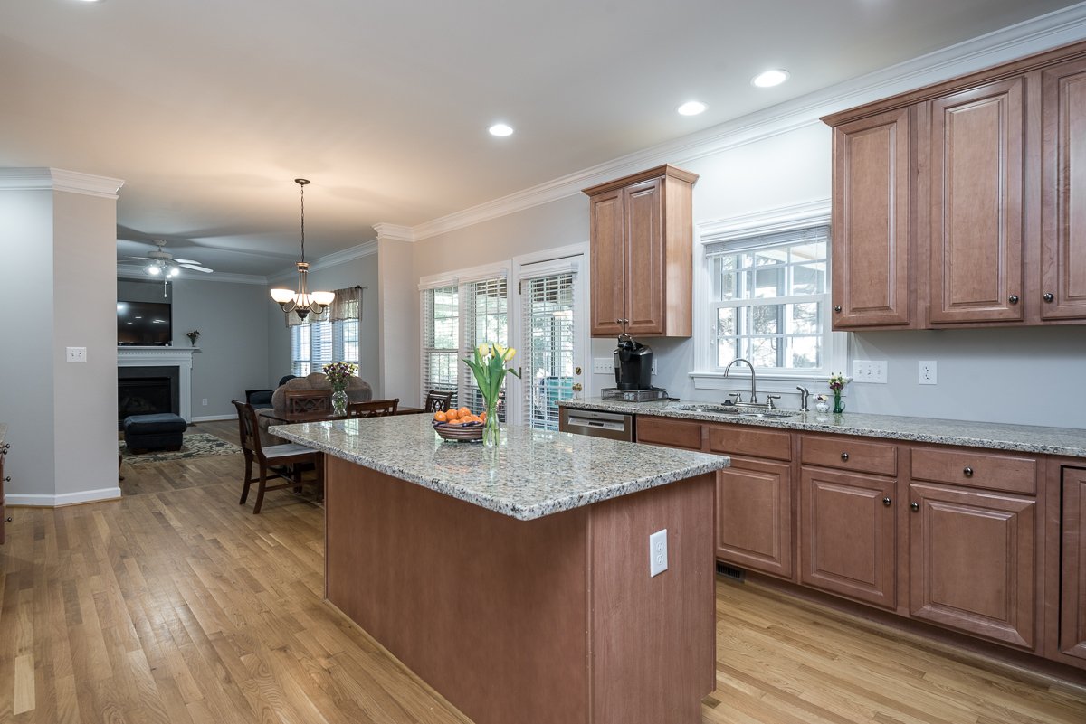HomeSweetHeidi's tweet photo. 5 bedrooms, 3 baths, over 3,200 sq ft. Fresh paint + carpet and new granite. TONS of storage. You have to see it to believe it and I'd love to show it to you (919)946-3292 or Heidi@HomeSweetHeidi.com
Proudly marketed by @BHHSCarolinas https://t.co/ykWGjelmTM