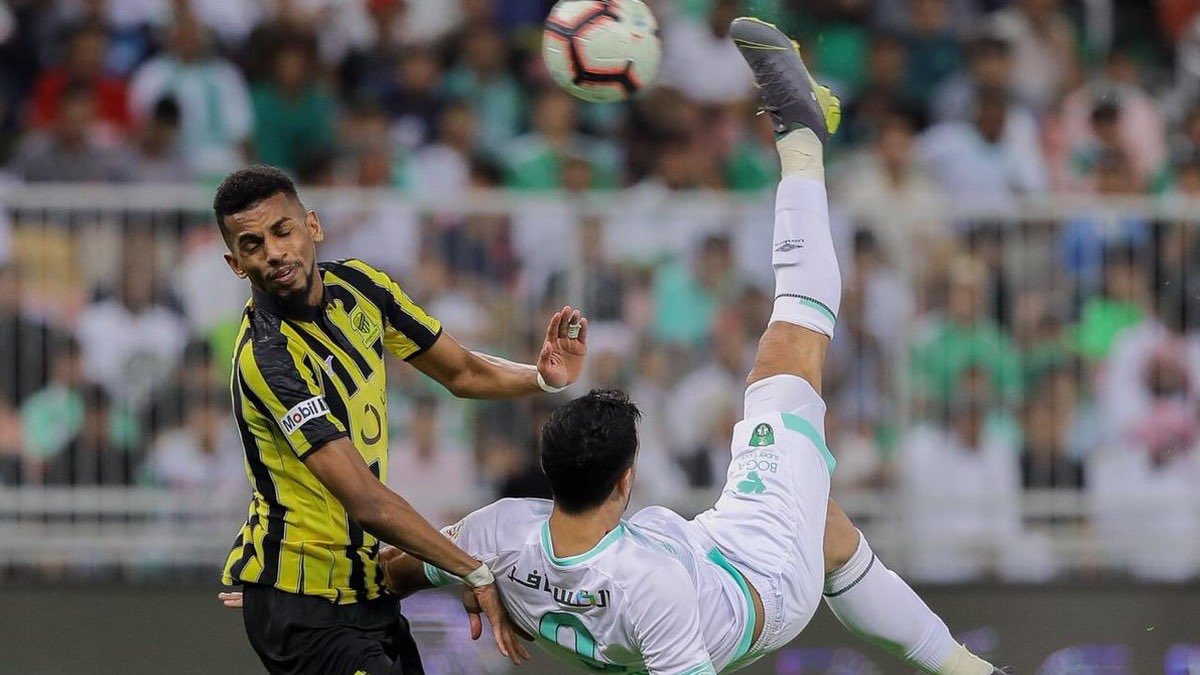 🥇 لاعب الأهلي عمر السومة يفوز بـ أجمل هدف في  #دوري_كاس_الامير_محمد_بن_سلمان للمحترفين حتى الآن مع #دوري_بلس بواقع 51٪ مقابل 49٪ لـ سالم الدوسري وقد شارك في التصويت 290562 مصوت
<a href="/ALAHLI_FC/">النادي الأهلي السعودي</a> 
<a href="/omaralsomah/">Omar Al Somah</a>