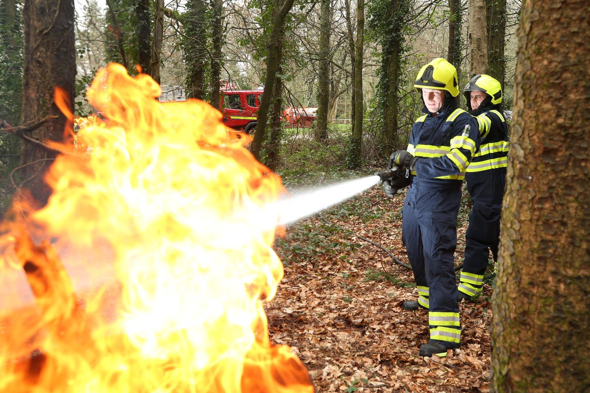 LeaveNoTraceIrl's tweet photo. Help reduce the impact of fires! The public are being urged to be vigilant and report forest fires as soon as possible. Visit https://t.co/xDzIjwdXAu for more information. #BeFireSafetyAware #LeaveNoTrace https://t.co/nCYPb6C4Y3